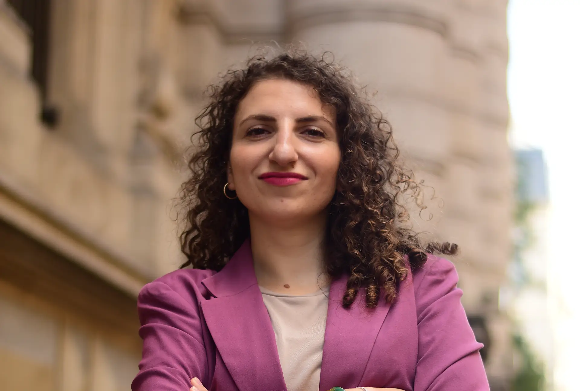 femme confiante plafond de verre - Marina Movsisian experte leadership féminin